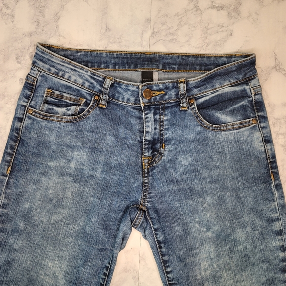 Apt 9 Acid Wash Jean Midrise 4 - Picture 3 of 10